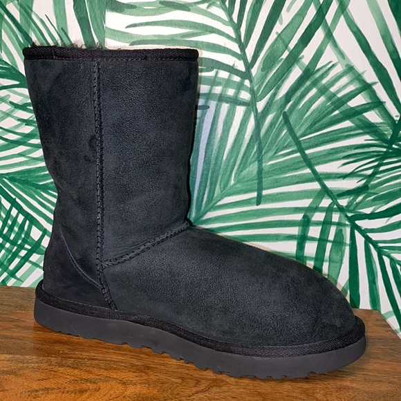 UGG 1016223 Classic Short II Black Sheepskin Boots Women’s 8 - Picture 7 of 12